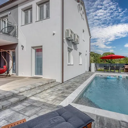 Villa Paansa *