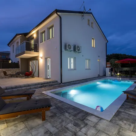 Villa Paansa *