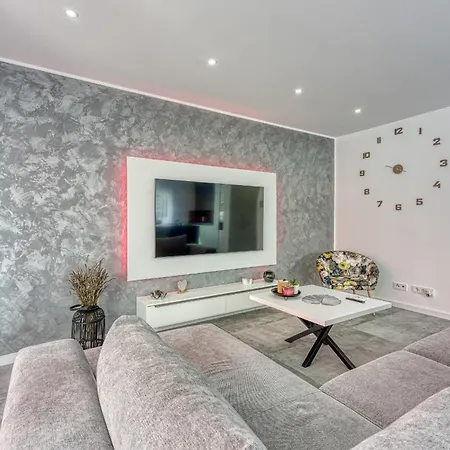 别墅 Paansa 罗维尼